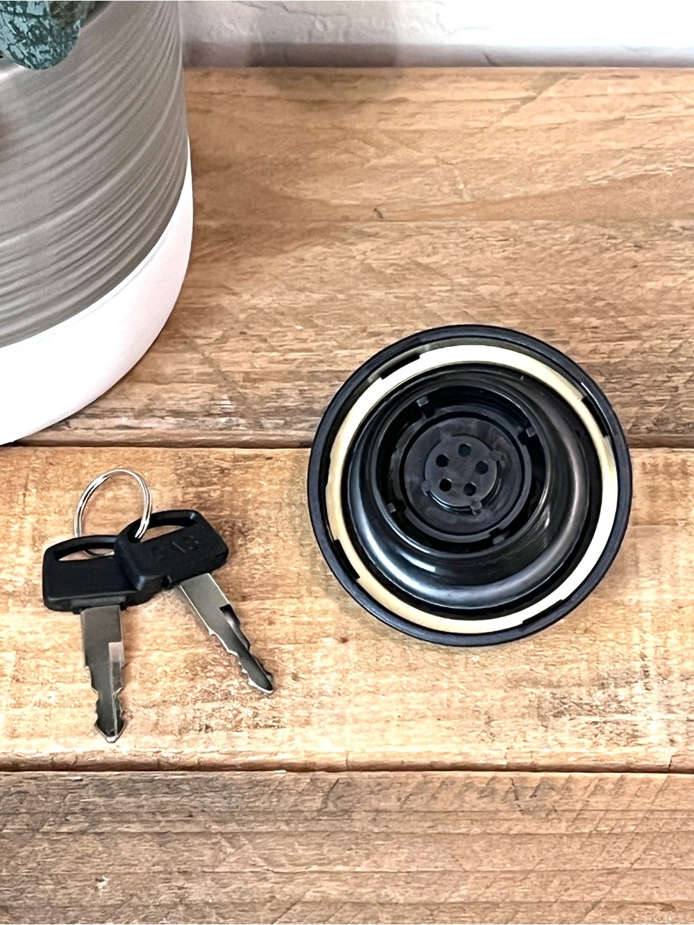 Brand New Universal Anti-Theft Locking Gas Cap Fuel Tank Cover 2 Keys - Picture 2 of 3